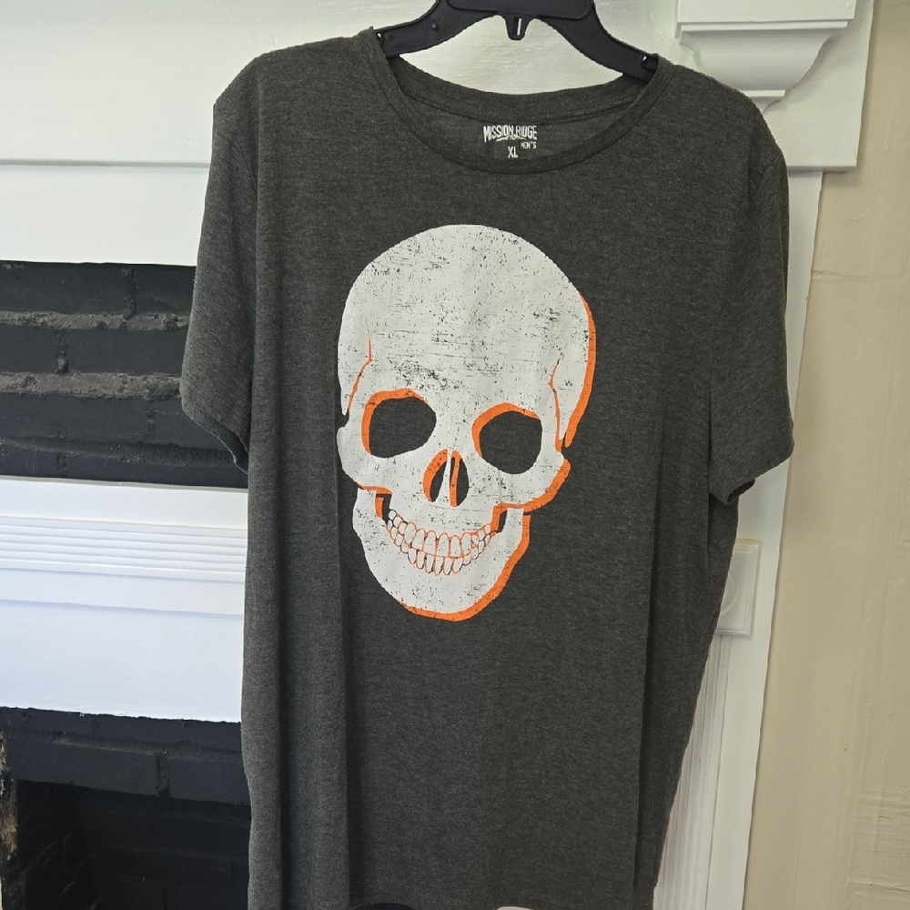 Mission Ridge Gray Skull Graphic T-Shirt